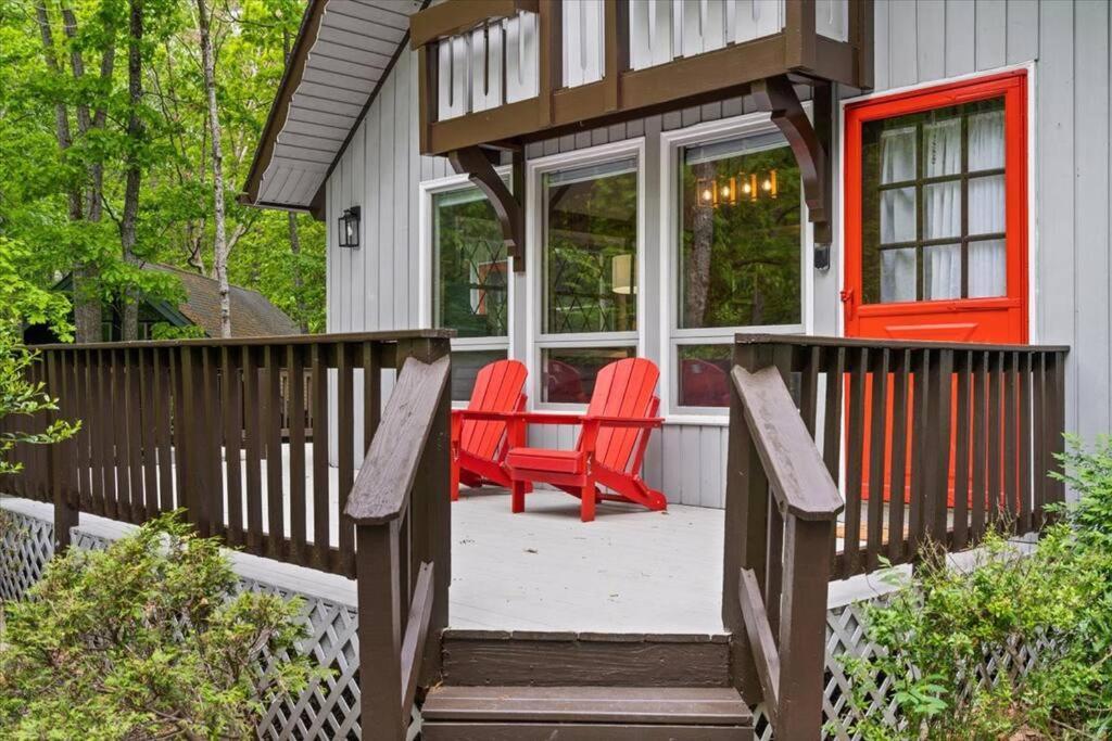 The Gingerbread House: 4 Bedroom Chalet, W/ Sunroom/Deck, Sleeps 12, Modern Amenities 맥가헤이스빌 외부 사진
