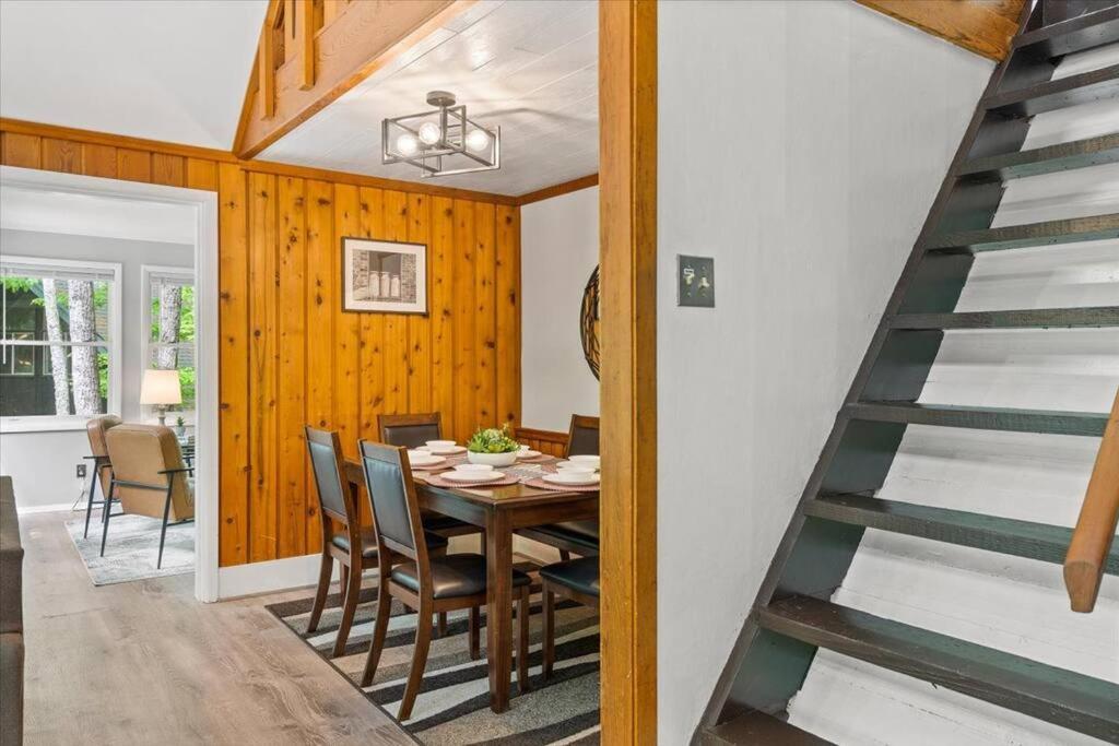 The Gingerbread House: 4 Bedroom Chalet, W/ Sunroom/Deck, Sleeps 12, Modern Amenities 맥가헤이스빌 외부 사진