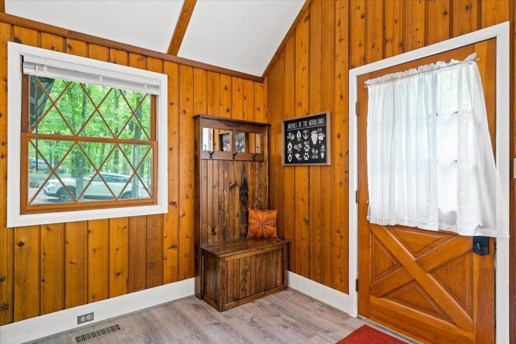 The Gingerbread House: 4 Bedroom Chalet, W/ Sunroom/Deck, Sleeps 12, Modern Amenities 맥가헤이스빌 외부 사진