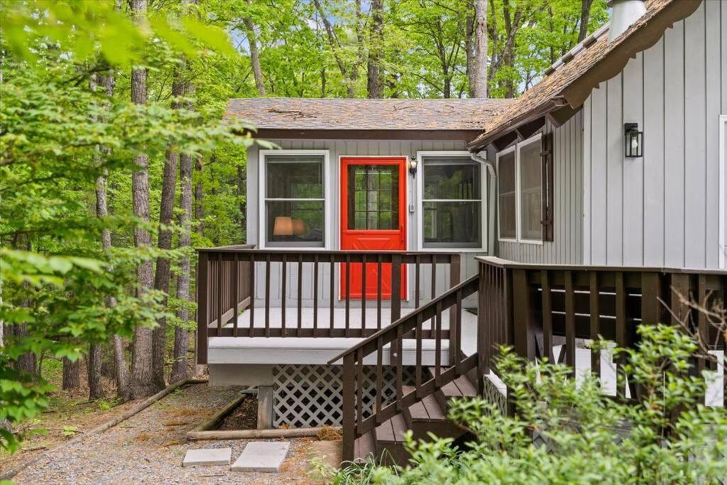 The Gingerbread House: 4 Bedroom Chalet, W/ Sunroom/Deck, Sleeps 12, Modern Amenities 맥가헤이스빌 외부 사진
