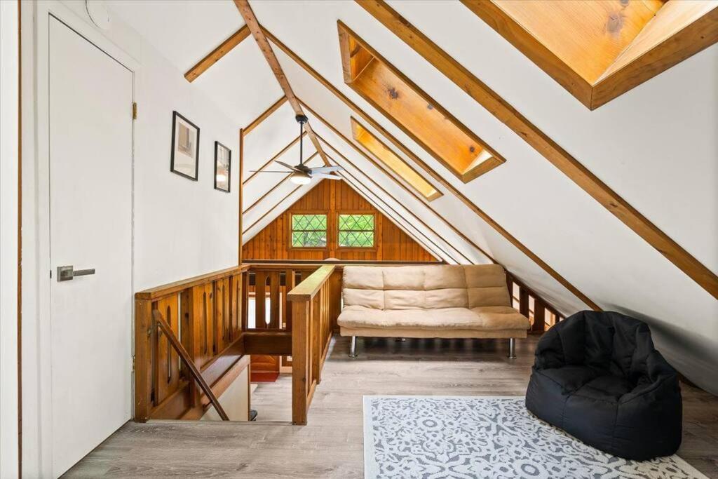 The Gingerbread House: 4 Bedroom Chalet, W/ Sunroom/Deck, Sleeps 12, Modern Amenities 맥가헤이스빌 외부 사진
