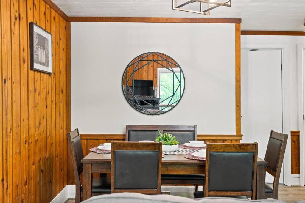 The Gingerbread House: 4 Bedroom Chalet, W/ Sunroom/Deck, Sleeps 12, Modern Amenities 맥가헤이스빌 외부 사진