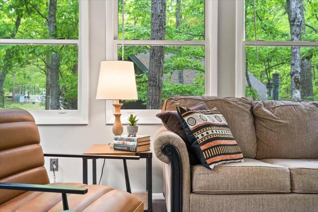 The Gingerbread House: 4 Bedroom Chalet, W/ Sunroom/Deck, Sleeps 12, Modern Amenities 맥가헤이스빌 외부 사진