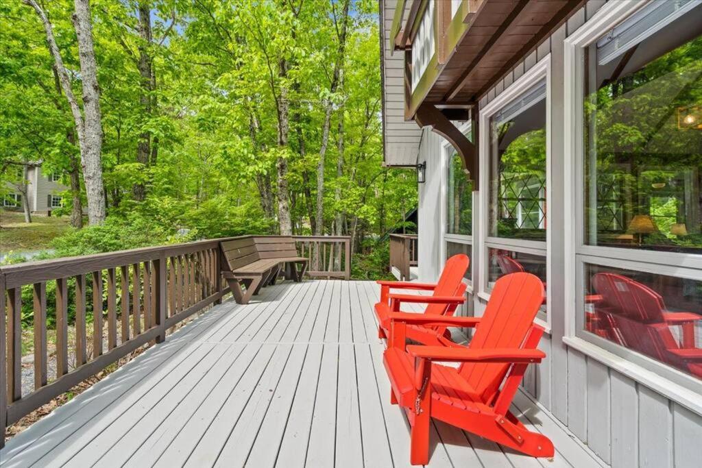 The Gingerbread House: 4 Bedroom Chalet, W/ Sunroom/Deck, Sleeps 12, Modern Amenities 맥가헤이스빌 외부 사진