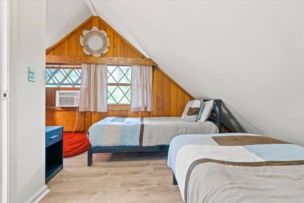 The Gingerbread House: 4 Bedroom Chalet, W/ Sunroom/Deck, Sleeps 12, Modern Amenities 맥가헤이스빌 외부 사진