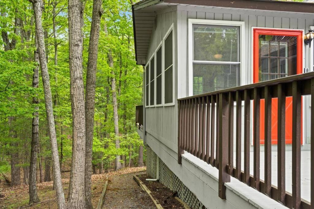 The Gingerbread House: 4 Bedroom Chalet, W/ Sunroom/Deck, Sleeps 12, Modern Amenities 맥가헤이스빌 외부 사진