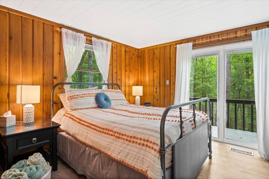 The Gingerbread House: 4 Bedroom Chalet, W/ Sunroom/Deck, Sleeps 12, Modern Amenities 맥가헤이스빌 외부 사진
