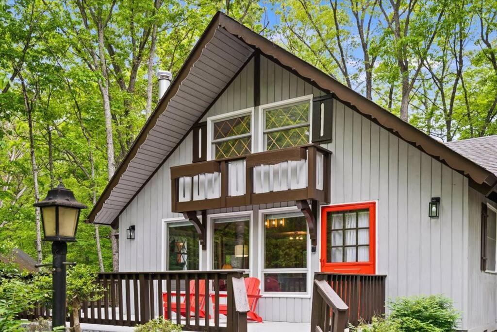 The Gingerbread House: 4 Bedroom Chalet, W/ Sunroom/Deck, Sleeps 12, Modern Amenities 맥가헤이스빌 외부 사진