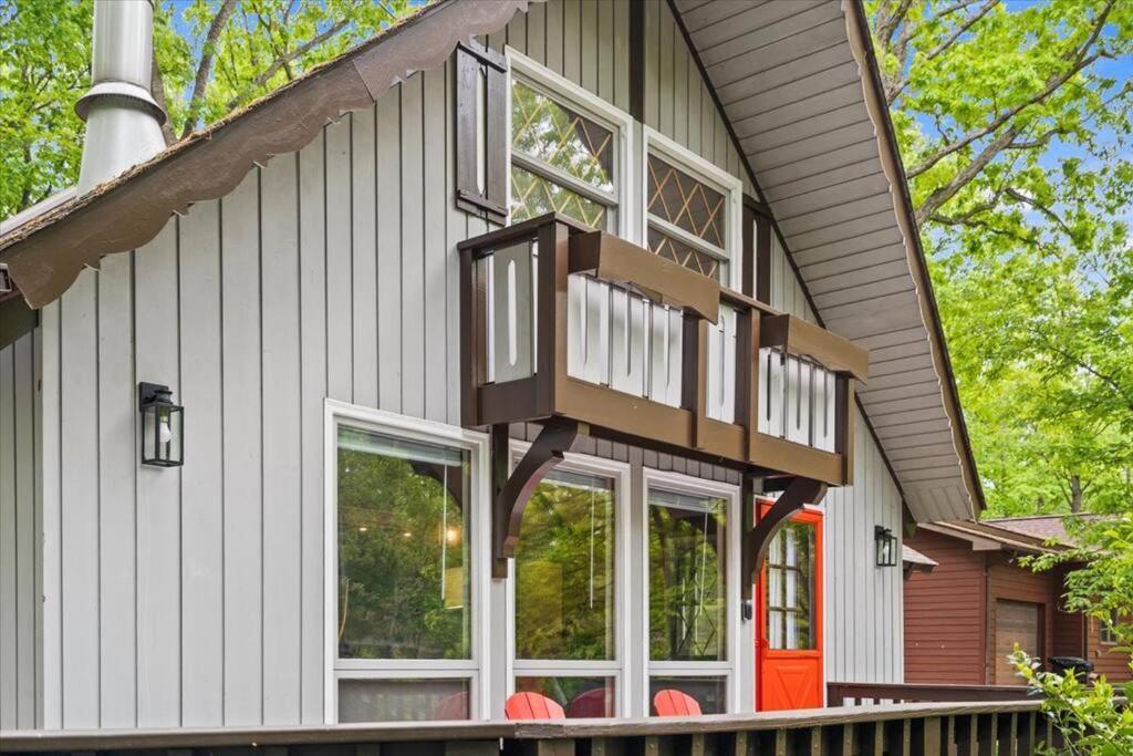 The Gingerbread House: 4 Bedroom Chalet, W/ Sunroom/Deck, Sleeps 12, Modern Amenities 맥가헤이스빌 외부 사진