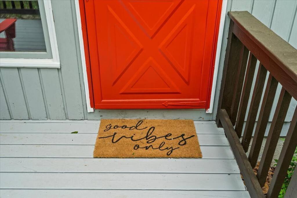 The Gingerbread House: 4 Bedroom Chalet, W/ Sunroom/Deck, Sleeps 12, Modern Amenities 맥가헤이스빌 외부 사진