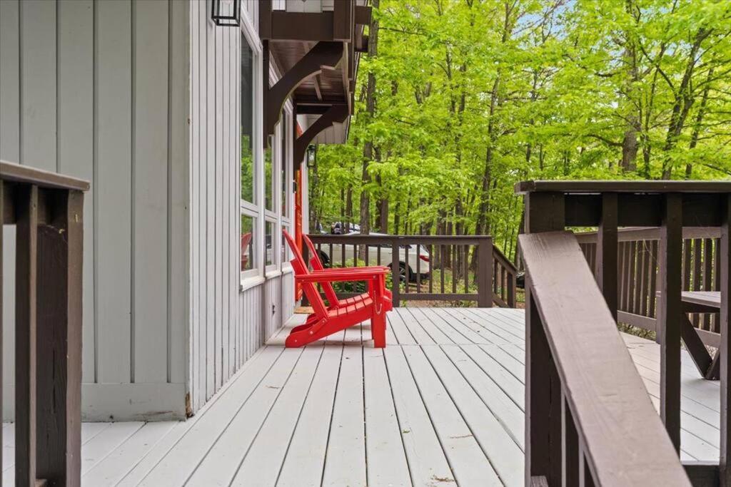 The Gingerbread House: 4 Bedroom Chalet, W/ Sunroom/Deck, Sleeps 12, Modern Amenities 맥가헤이스빌 외부 사진