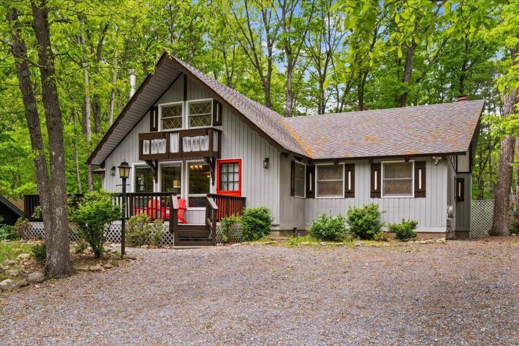 The Gingerbread House: 4 Bedroom Chalet, W/ Sunroom/Deck, Sleeps 12, Modern Amenities 맥가헤이스빌 외부 사진