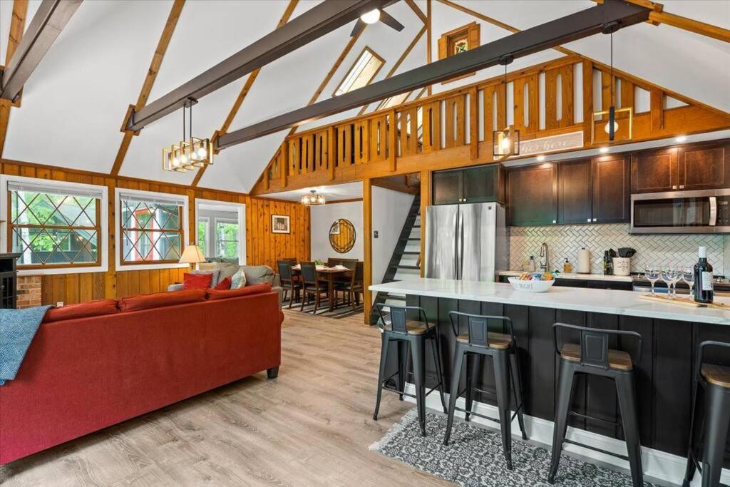 The Gingerbread House: 4 Bedroom Chalet, W/ Sunroom/Deck, Sleeps 12, Modern Amenities 맥가헤이스빌 외부 사진
